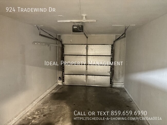 Building Photo - 924 Tradewind Dr