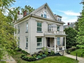 Building Photo - 143 Caroline St