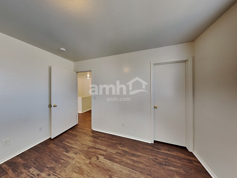Building Photo - 1511 S 219th Ln