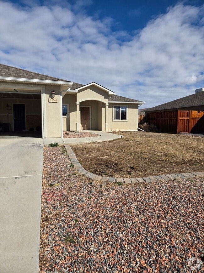 Building Photo - Nice Home in Chatfield II Subdivision