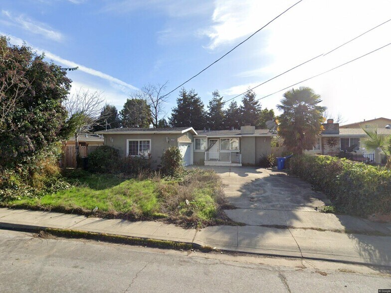 Building Photo - 5134 Elmwood Ave