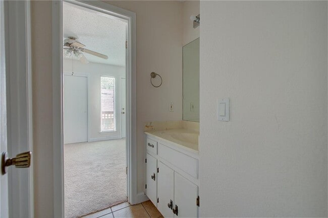 Building Photo - 8402 Tallwood Dr