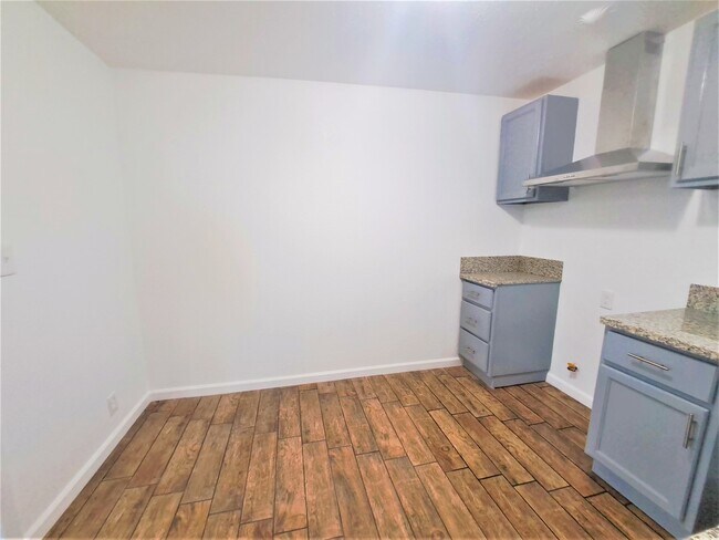 Building Photo - 1309 N La Brea Ave