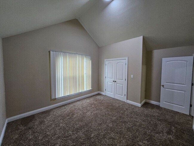 Building Photo - 121 Eagle Pt Dr