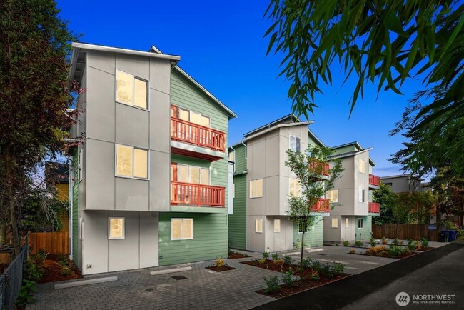 Building Photo - 6423 Ellis Ave S