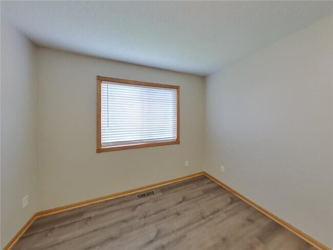 Building Photo - 2200 Buffalo Ridge Dr