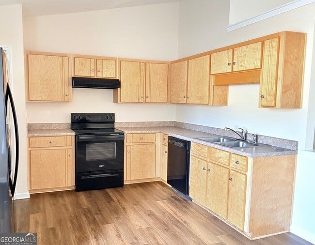 Building Photo - 102 Lake Victoria Dr