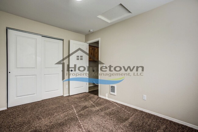 Building Photo - Beautiful 1 Bed 1 Bath Cottage Centrally L...