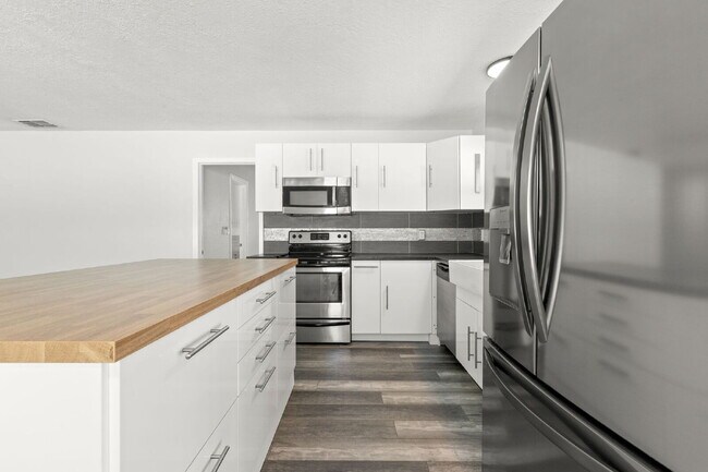 Building Photo - Home For Rent in Fortuna Park WITH A POOL!