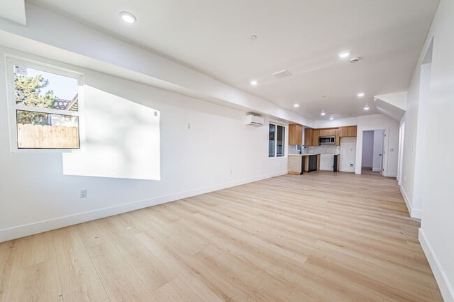 Building Photo - 1658 S. Hayworth