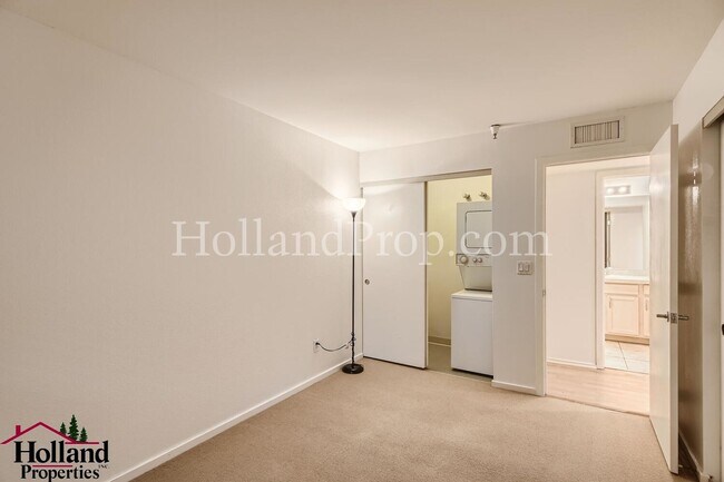 Building Photo - Charming 1-Bedroom Apartment in the Heart ...