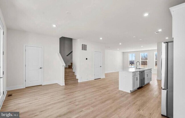 Building Photo - 127 Heyford Dr