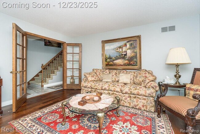 Building Photo - 1574 Devonshire Dr