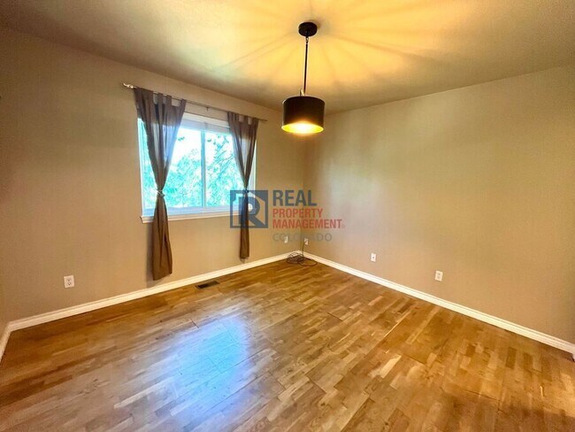 Building Photo - 120 Tall Pine Ln