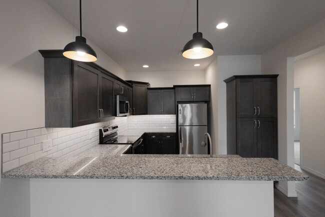 Building Photo - NEW LUXURY 2 BED 2 BATH 1 CAR GARAGE DUPLEX