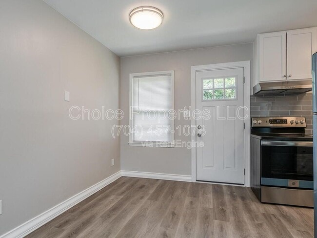 Building Photo - 5810 Cedars E Ct