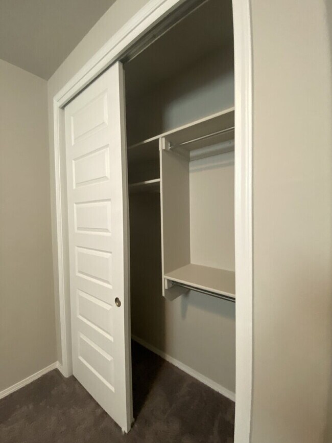 Building Photo - Single story 4BR/2Bath/Open Floor Plan/1907 Sqr Ft