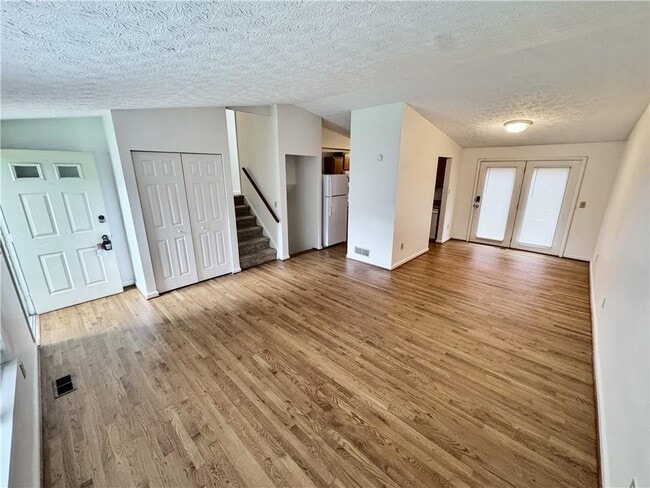 Building Photo - 100 Roswell Farms Ct