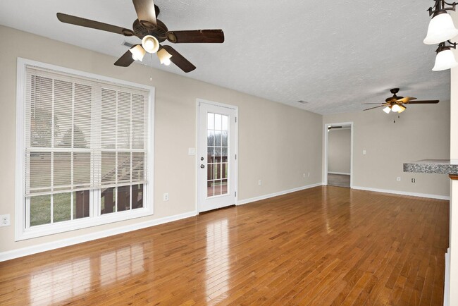 Building Photo - 15 Goldenrod Dr