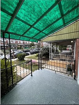 Building Photo - 3 Bedroom 2 bathroom