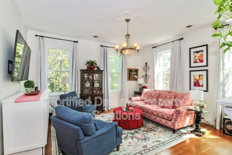 Building Photo - 205 S 5th Ave