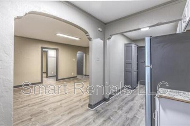 Primary Photo - 807 Clara Ave