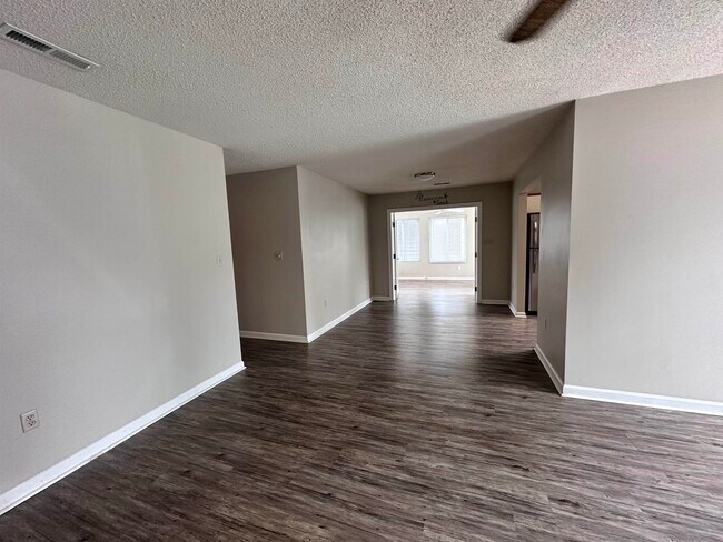 Building Photo - 6536 Valene Ct