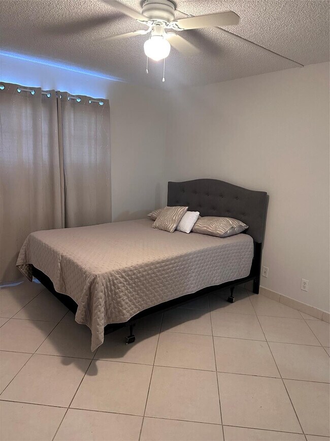 Building Photo - 164 Burgandy Way