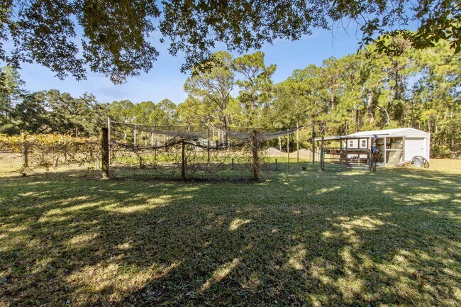 Building Photo - Peaceful Country Living Close to Everything