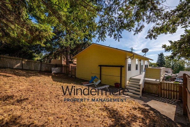 Building Photo - 3 Bedroom 2 Bath + Bonus Room Home with Stunning Water Views in Admirals Cove