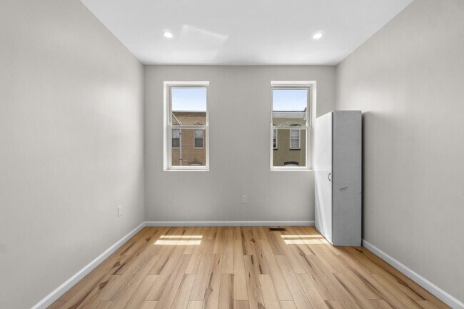 Building Photo - 3326 Noble St