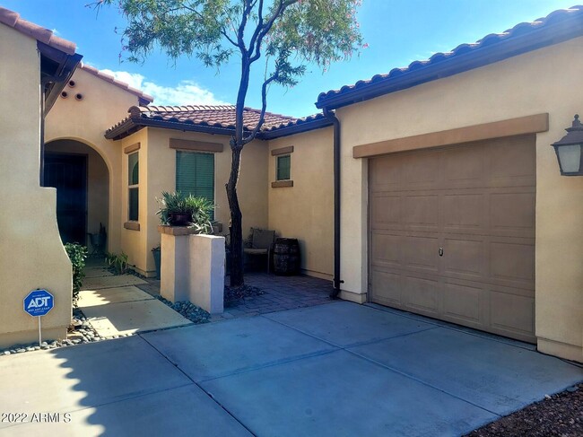 Building Photo - 19350 W Oregon Ave