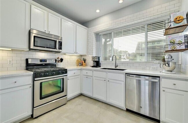 Building Photo - 3505 Villa Ct