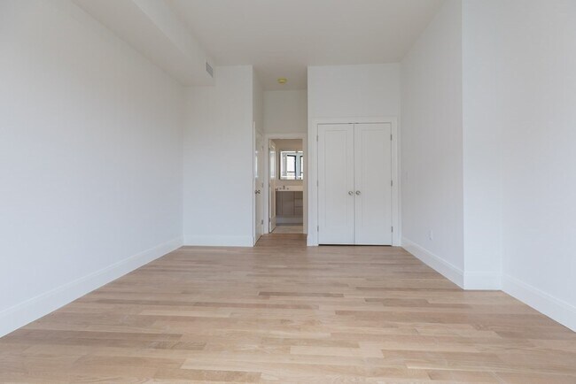 Building Photo - 565 Columbus Ave