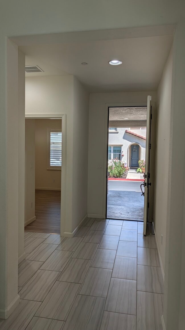 Building Photo - 1140 Bonino Way