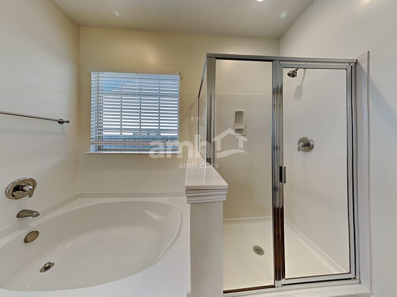 Building Photo - 153 Caledonia Dr