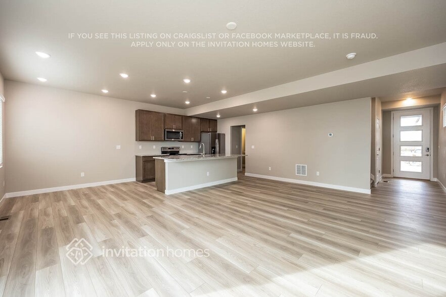 Building Photo - 13593 Arriba Dr