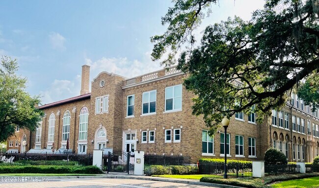 Building Photo - 2525 College St