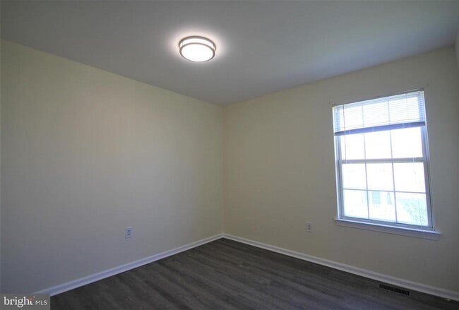 Building Photo - 4000 Quaker Ct