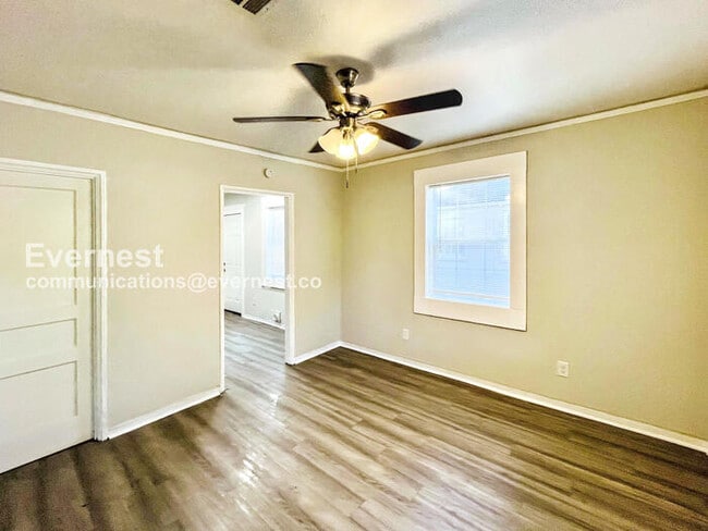 Building Photo - 227 Broadmoor Dr