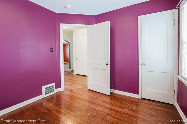 Building Photo - 3354 Monroe St