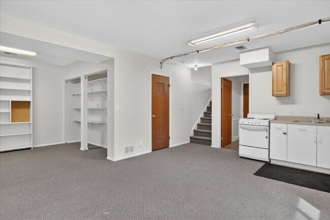 Building Photo - 4BR/4BA Updated Home with Finished Basement Suite & Landscaped Yard