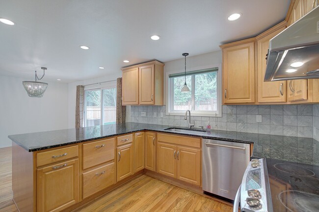 Building Photo - 3bd/1.5ba Mercer Island Home