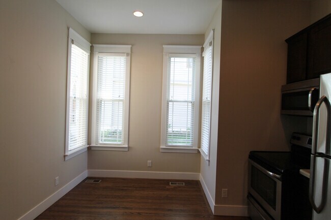 Building Photo - Midtown Renovated Duplex - Hardwood Floors, Exposed Brick