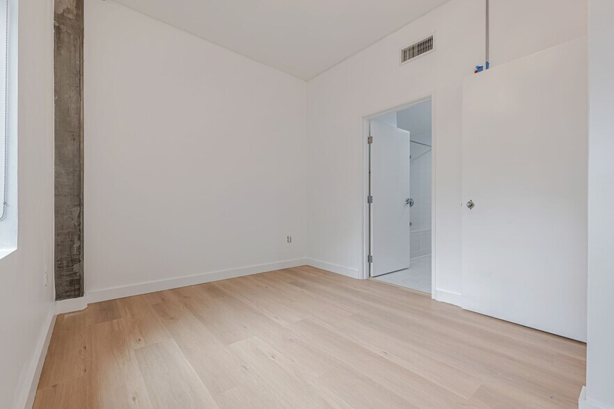 Building Photo - 645 W 9th St