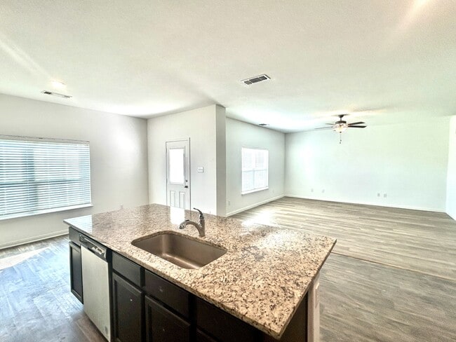 Building Photo - 16412 Farmhouse Ln