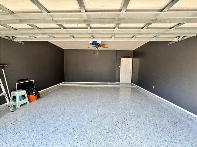 Building Photo - 12905 Meadow Springs Dr