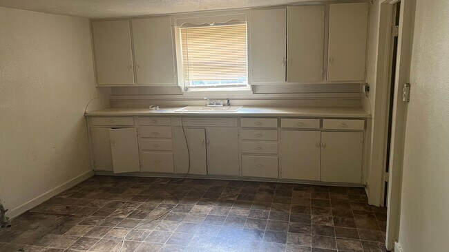 Building Photo - belcher