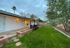 Building Photo - 730 E Granada Dr