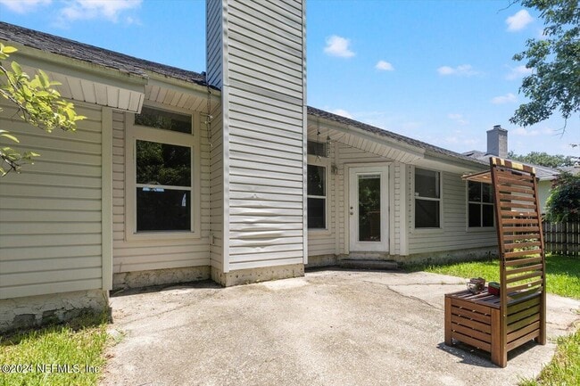 Building Photo - 1722 Branch Vine Dr W